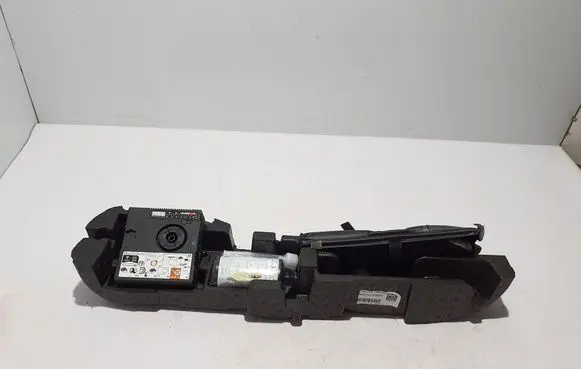 Audi A3 8Y Tool set 8Y5012109C