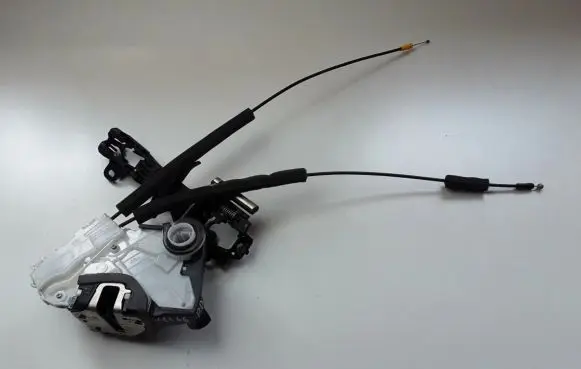 Subaru Forester SK Front door lock M5611610