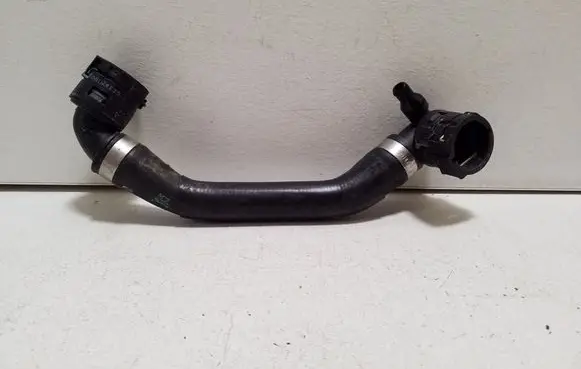 Engine coolant pipe/hose