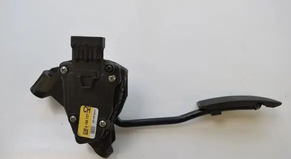 Opel Vectra C Accelerator throttle pedal 91867276PV00832301