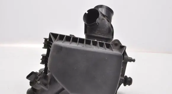 Chevrolet Trax Air filter box 1097819S01
