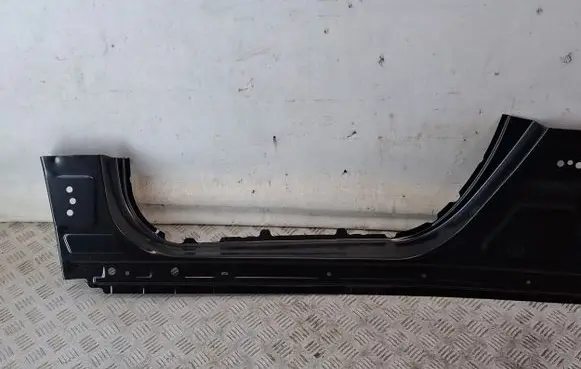 Toyota C-HR I Front sill (body part) 61412F4030