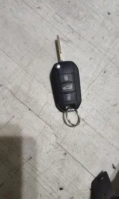 Opel Corsa F Ignition key/card 9817859677