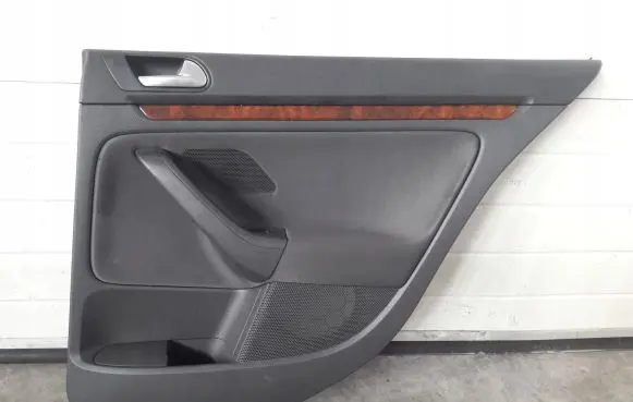 Volkswagen Jetta V Rear door card panel trim
