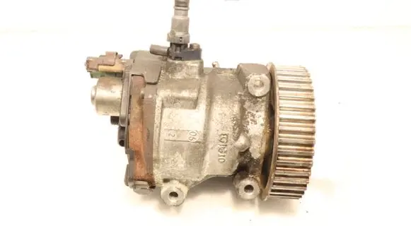 Renault Clio III Fuel injection high pressure pump H8201121521