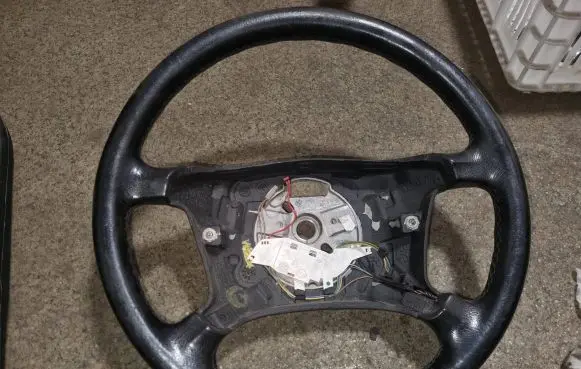 BMW 7 E38 Steering wheel 1095799 101057