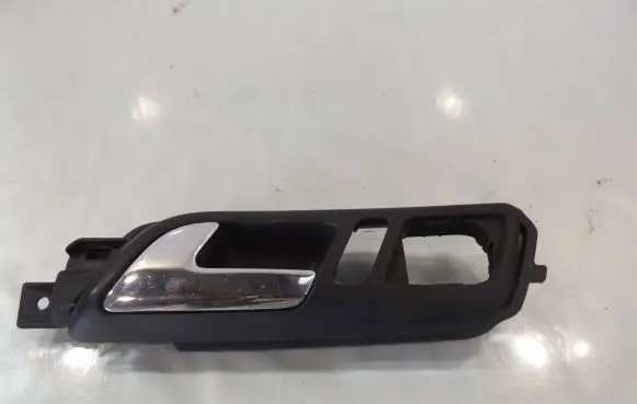 Volkswagen Polo Front door interior handle 