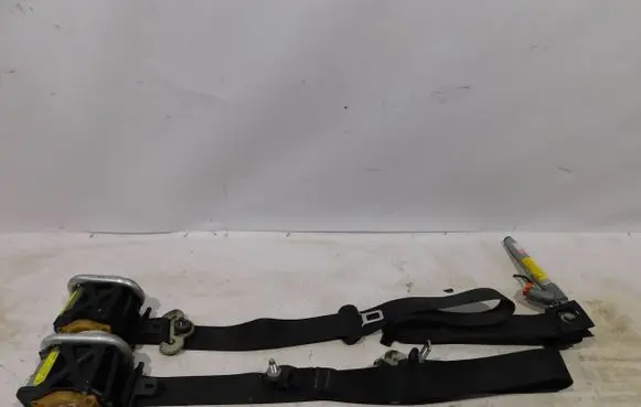 Nissan Note (E11) Front seatbelt