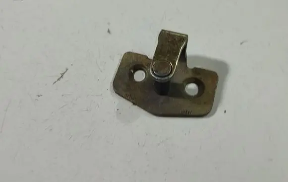 Opel Zafira A Front door lock loop/hook striker 