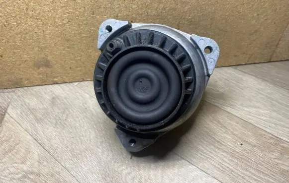 BMW 7 F01 F02 F03 F04 Engine mount bracket 6775906 22116775906 2211677590602