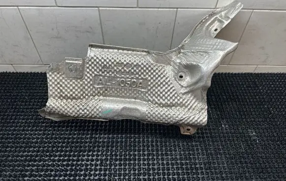 Renault Clio IV Exhaust heat shield 483822393R KL1050A