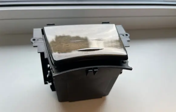 Mercedes-Benz E W211 Ashtray (front) A2116800350
