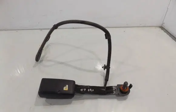 Hyundai i30 Front seatbelt buckle