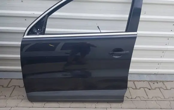 Volkswagen Tiguan Front door 
