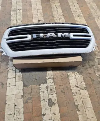 Dodge RAM Front bumper upper radiator grill 68366528AH M3001