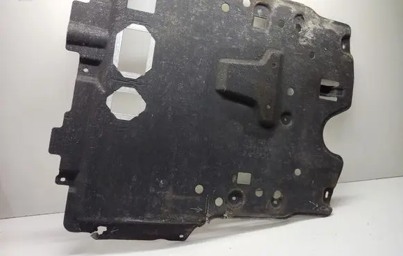 Opel Mokka B Engine splash shield/under tray 9824226480