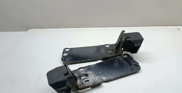 BMW 3 E90 E91 Radiator mount bracket 7117812 7117811 51647117811