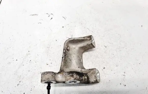 Engine mounting bracket