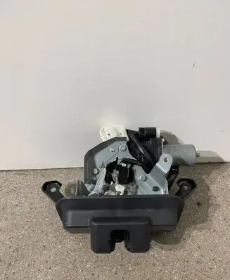 Lexus RX 450H Tailgate/trunk/boot lock/catch/latch 1638000770