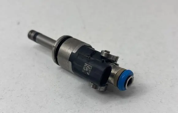 Porsche Macan (95B) Fuel injector T946016 94611012832 299G1711