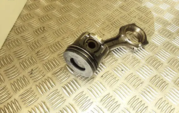 Mazda MPV Piston with connecting rod