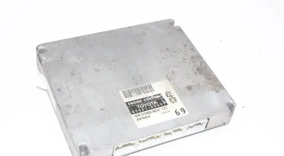 Toyota Avensis T250 Engine control unit/module 8966105691