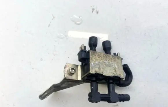 Mercedes-Benz C W202 Turbo solenoid valve 0025400697 5690130f04