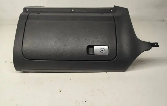 Glove box