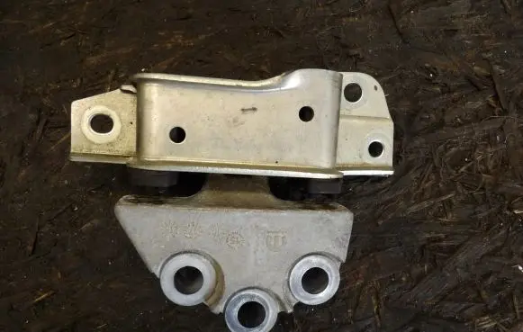Fiat Tipo Engine mounting bracket
