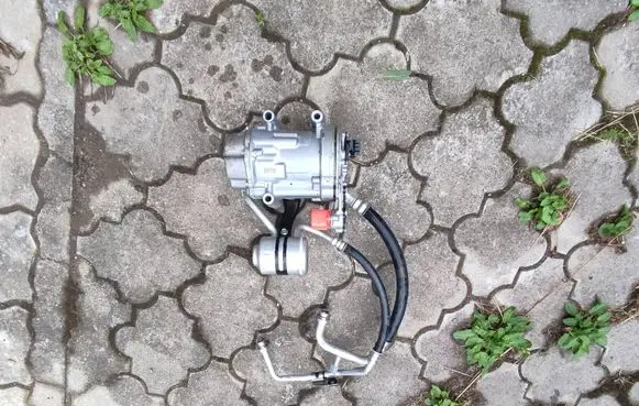 Nissan Leaf II (ZE1) Air conditioning (A/C) compressor (pump) 926005SA1B 05F00669 0424001441