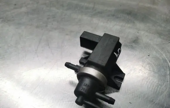 Volkswagen Golf IV Turbo solenoid valve 1J0906627 72290320