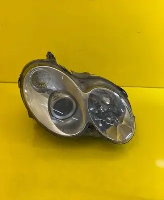 Mercedes-Benz CLK A209 C209 Headlight/headlamp A2098203861
