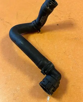 Volkswagen Touran II Engine coolant pipe/hose 1T0122073BC KX122689