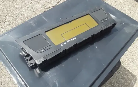 Citroen C4 I Picasso Speedometer (instrument cluster) P9663755980