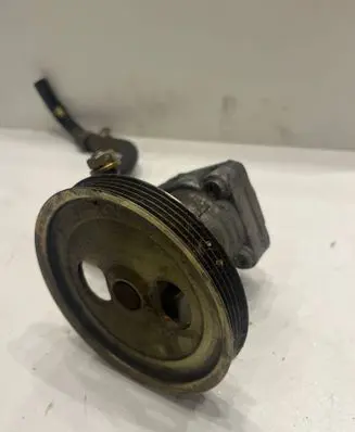 Mitsubishi Pajero Power steering pump 2612x8