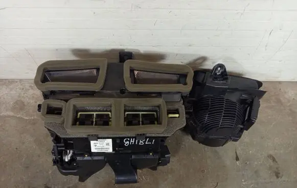 Maserati Ghibli Interior heater climate box assembly 670009118 082634 TPYER0774L0453