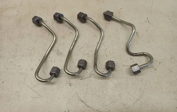 Nissan Qashqai+2 Fuel line pipe
