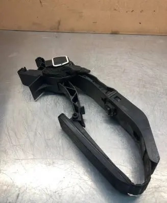 Mercedes-Benz E W211 Accelerator throttle pedal A1293010382