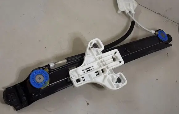 Seat Altea Rear window lifting mechanism without motor 5P0839401