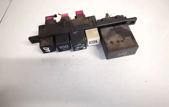 Skoda Octavia Mk1 (1U) Fuse box set 8l0941822