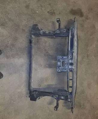 Volkswagen PASSAT B7 Radiator support slam panel