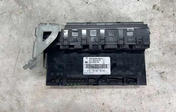 Mercedes-Benz E W211 Fuse box set 2115459401