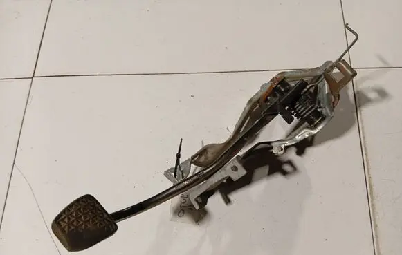 Opel Zafira B Brake pedal 