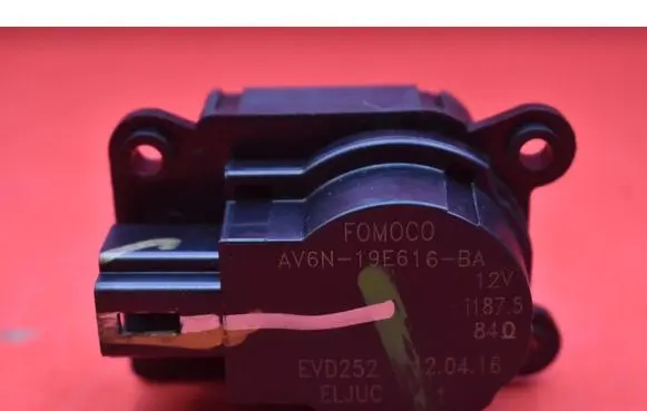 Ford Escape III Air flap motor/actuator AV6N19E616BA