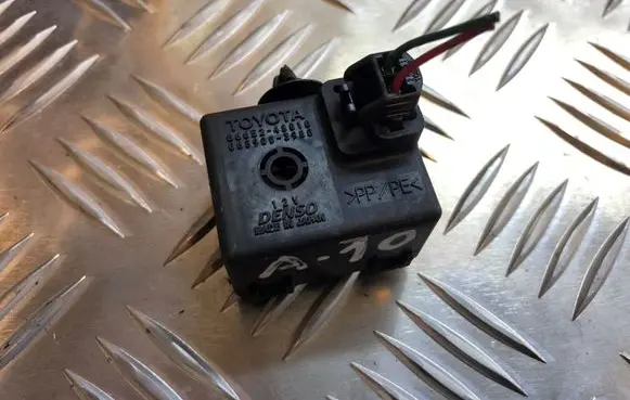 Toyota RAV 4 (XA20) Horn buzzer relay 8665248010 0689003980