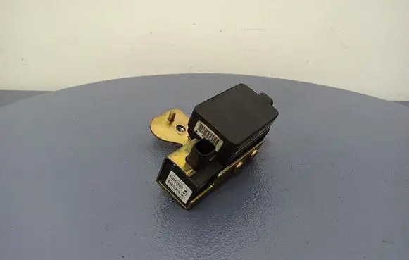 Volkswagen Golf IV ESP acceleration yaw rate sensor 1J0907657A