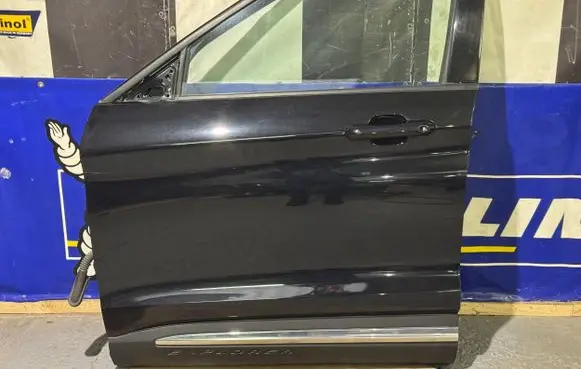 Ford Explorer VI Front door