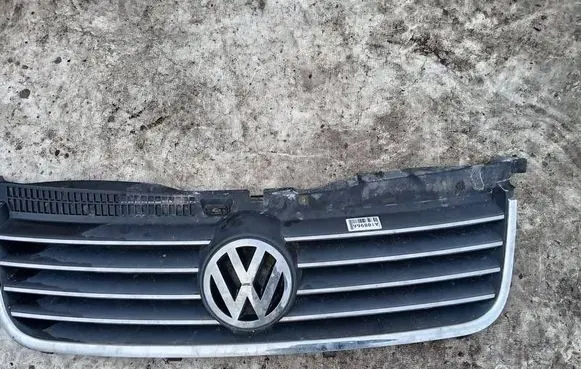 Volkswagen PASSAT B5.5 Front grill 3B0853651L