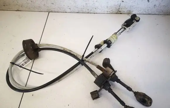 Opel Astra H Gear shift cable linkage 13110708