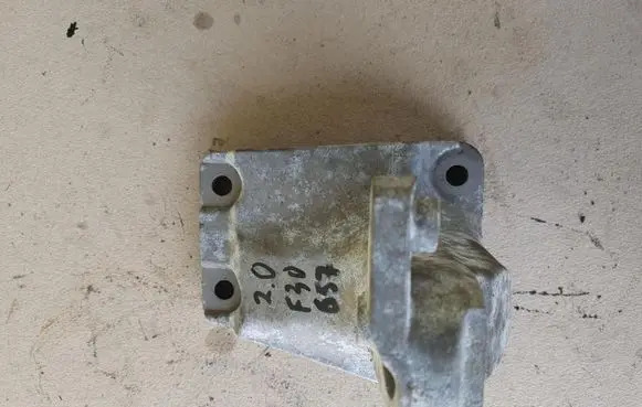 BMW 1 F20 F21 Engine mounting bracket